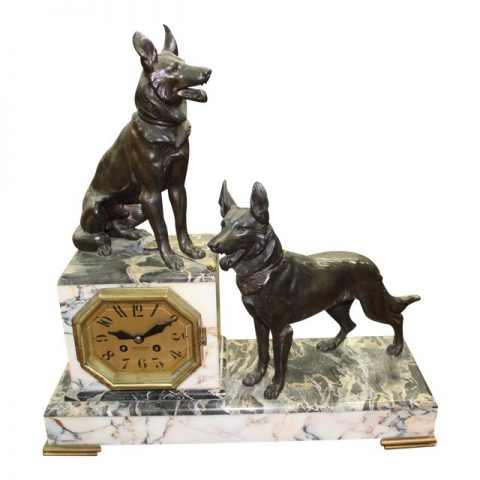 L.M Arts - Sculpture, Vitrine The Man Of Dogs Louis Vuitton - Catawiki